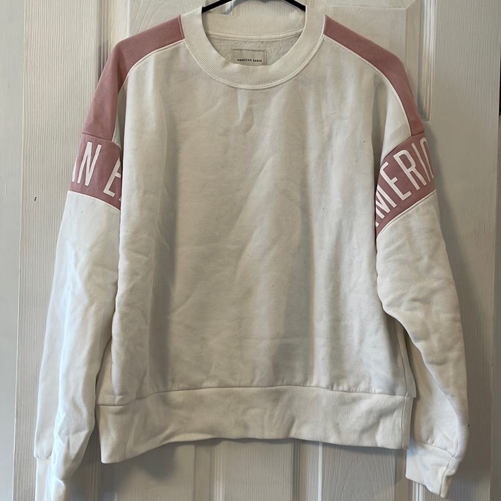White 🤍 & pink 💗 American Eagle sweatshirt